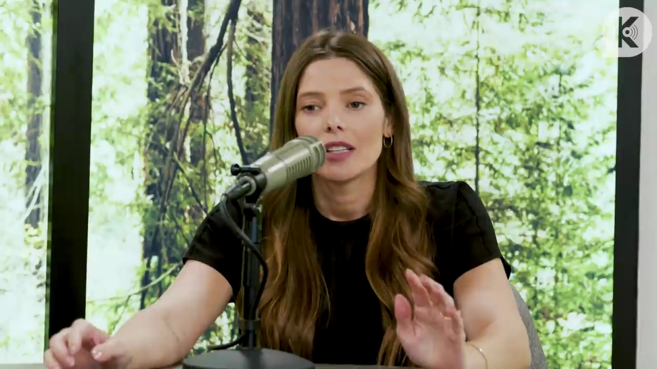 Ashley-Greene-dot-nl_TheTwilightEffect-BreakingDawnPart2-RewatchPart3of3-0287.jpg