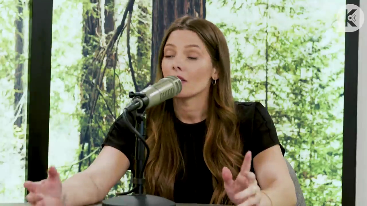 Ashley-Greene-dot-nl_TheTwilightEffect-BreakingDawnPart2-RewatchPart3of3-0288.jpg