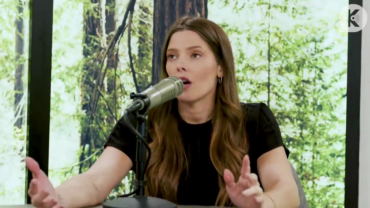 Ashley-Greene-dot-nl_TheTwilightEffect-BreakingDawnPart2-RewatchPart3of3-0290.jpg