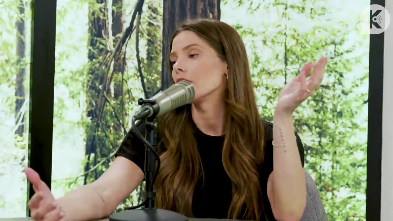 Ashley-Greene-dot-nl_TheTwilightEffect-BreakingDawnPart2-RewatchPart3of3-0295.jpg