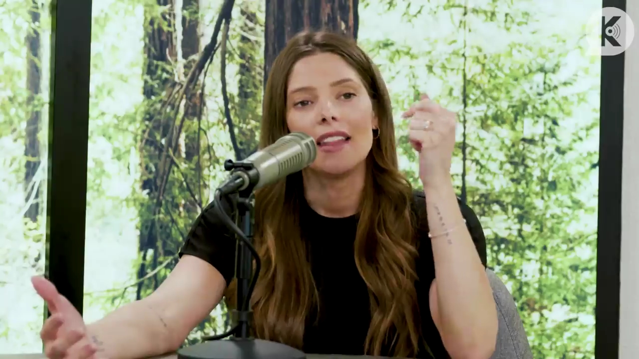 Ashley-Greene-dot-nl_TheTwilightEffect-BreakingDawnPart2-RewatchPart3of3-0298.jpg