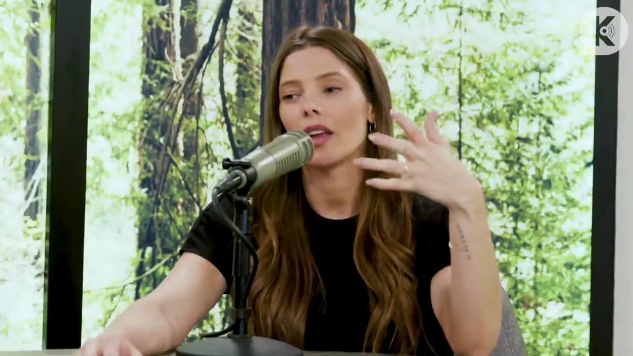 Ashley-Greene-dot-nl_TheTwilightEffect-BreakingDawnPart2-RewatchPart3of3-0310.jpg