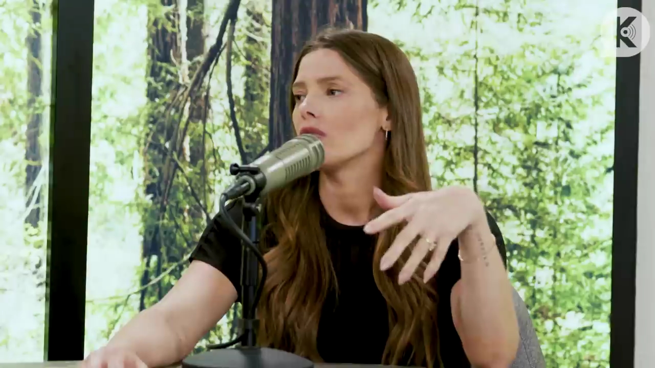 Ashley-Greene-dot-nl_TheTwilightEffect-BreakingDawnPart2-RewatchPart3of3-0313.jpg