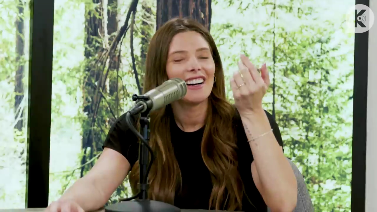 Ashley-Greene-dot-nl_TheTwilightEffect-BreakingDawnPart2-RewatchPart3of3-0326.jpg