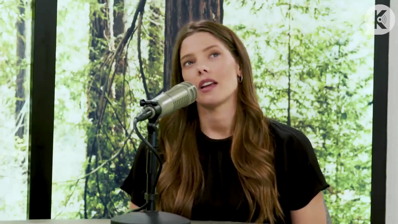 Ashley-Greene-dot-nl_TheTwilightEffect-BreakingDawnPart2-RewatchPart3of3-0467.jpg