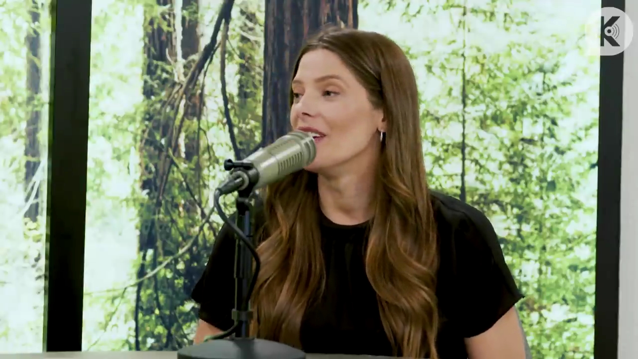 Ashley-Greene-dot-nl_TheTwilightEffect-BreakingDawnPart2-RewatchPart3of3-0472.jpg