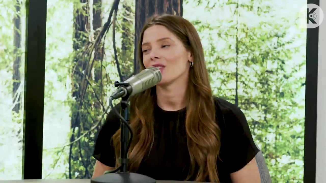 Ashley-Greene-dot-nl_TheTwilightEffect-BreakingDawnPart2-RewatchPart3of3-0477.jpg