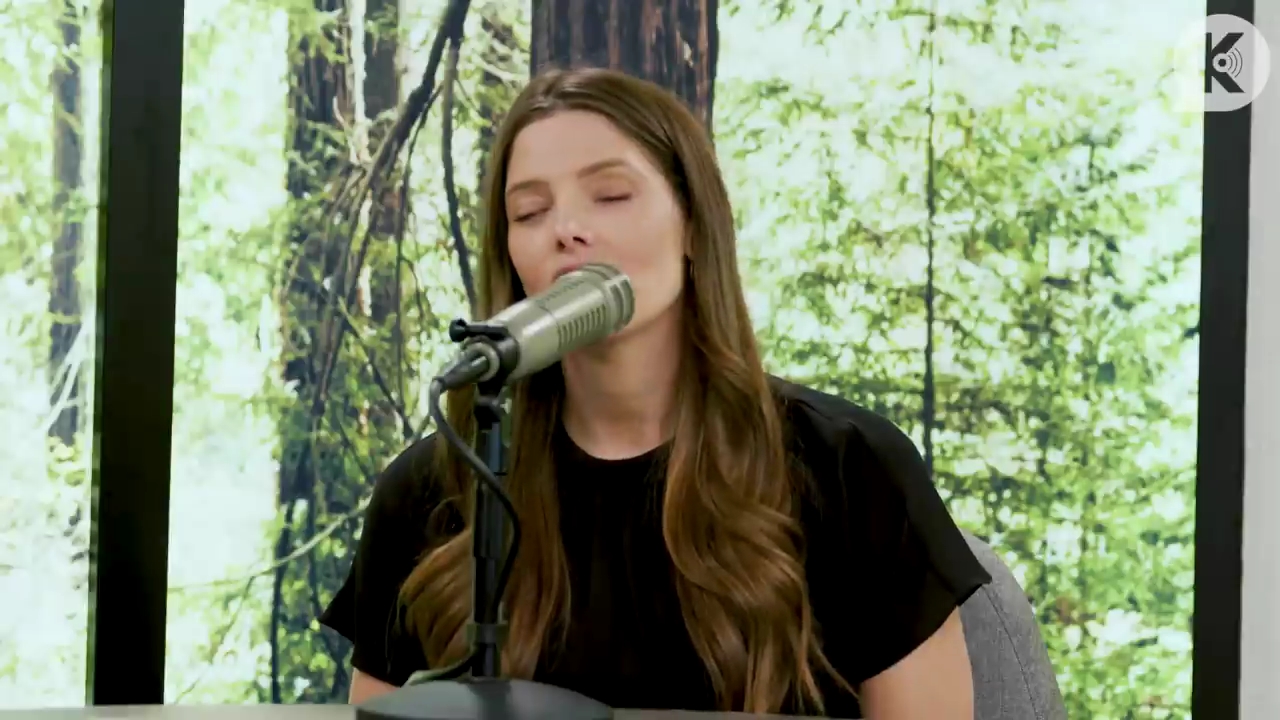 Ashley-Greene-dot-nl_TheTwilightEffect-BreakingDawnPart2-RewatchPart3of3-0490.jpg