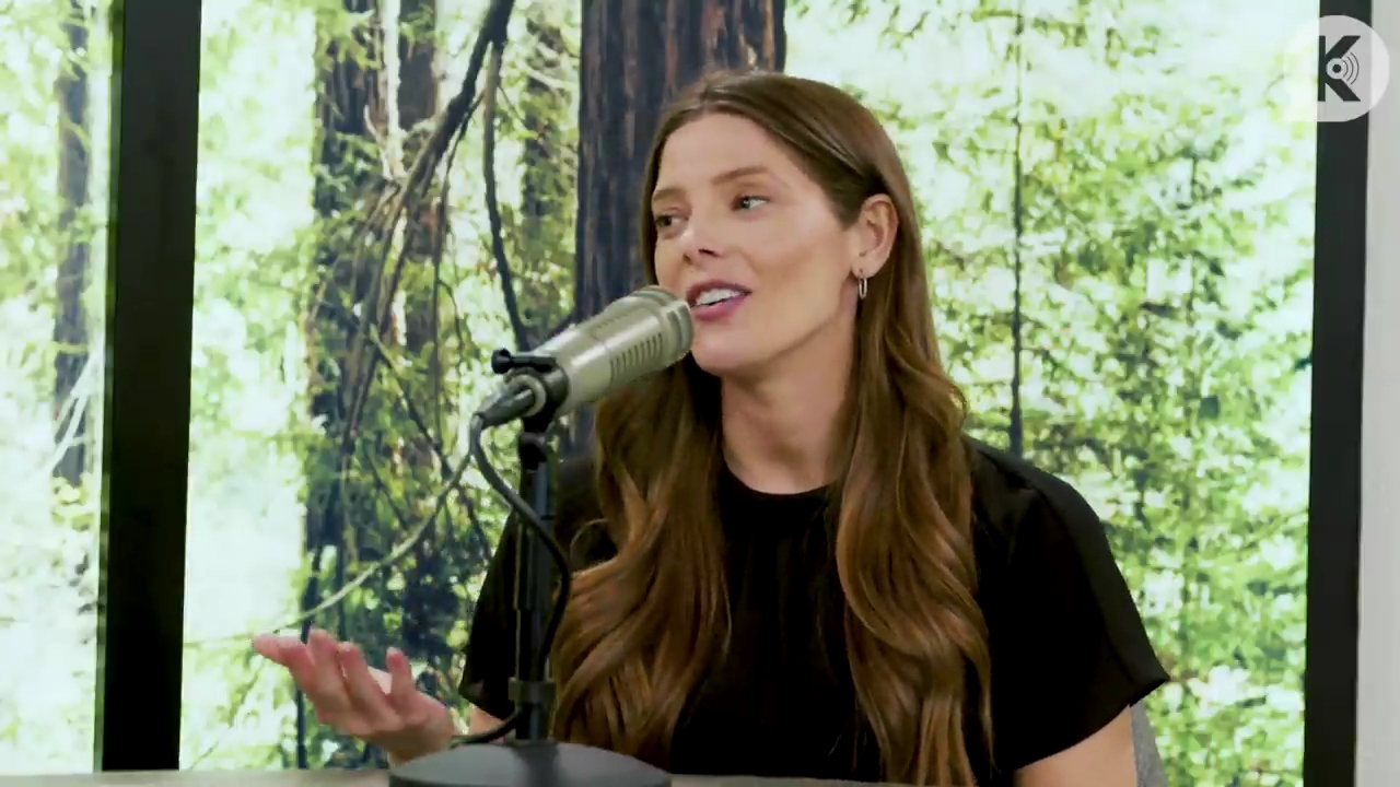 Ashley-Greene-dot-nl_TheTwilightEffect-BreakingDawnPart2-RewatchPart3of3-0527.jpg