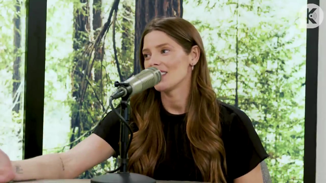 Ashley-Greene-dot-nl_TheTwilightEffect-BreakingDawnPart2-RewatchPart3of3-0529.jpg
