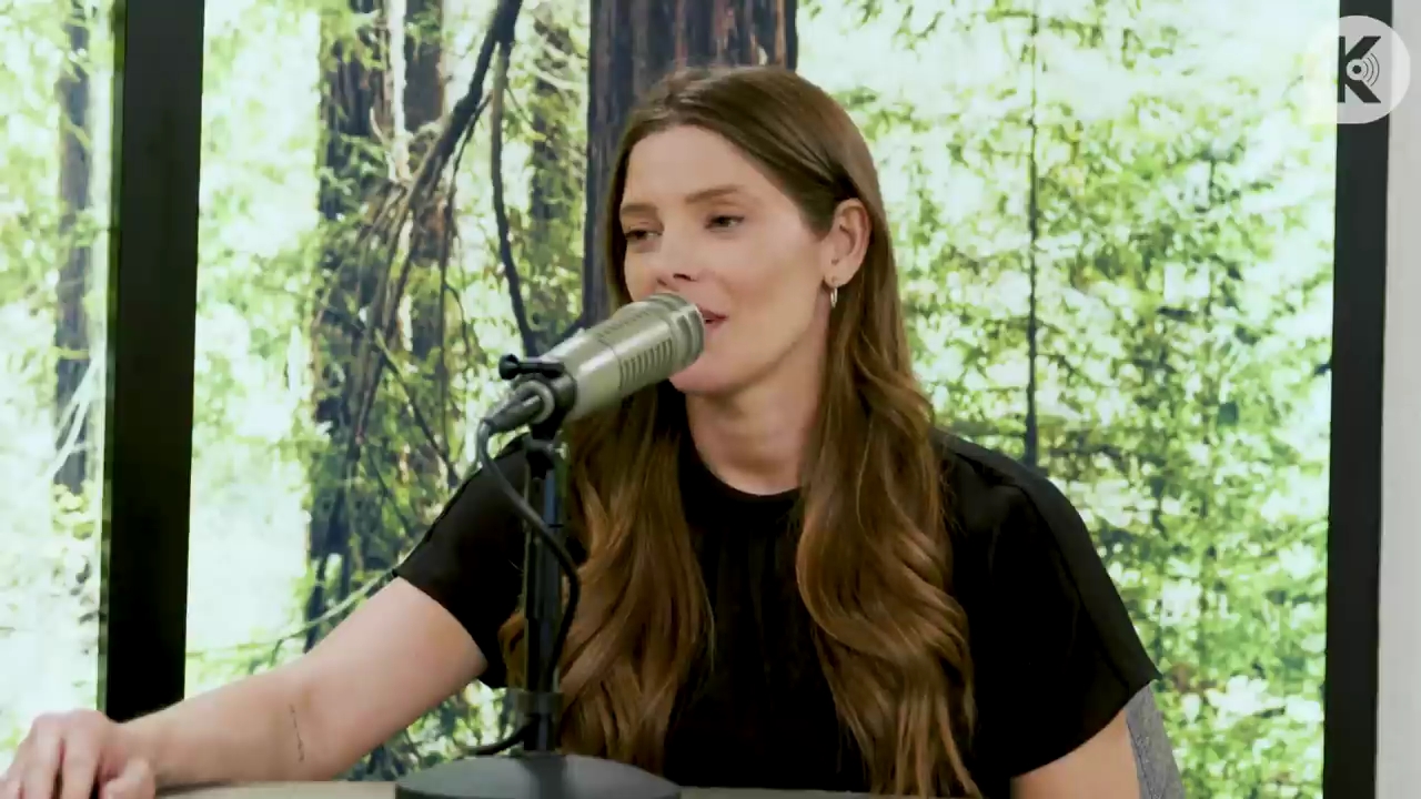 Ashley-Greene-dot-nl_TheTwilightEffect-BreakingDawnPart2-RewatchPart3of3-0537.jpg