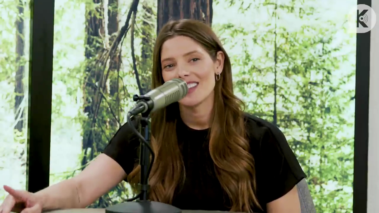 Ashley-Greene-dot-nl_TheTwilightEffect-BreakingDawnPart2-RewatchPart3of3-0540.jpg