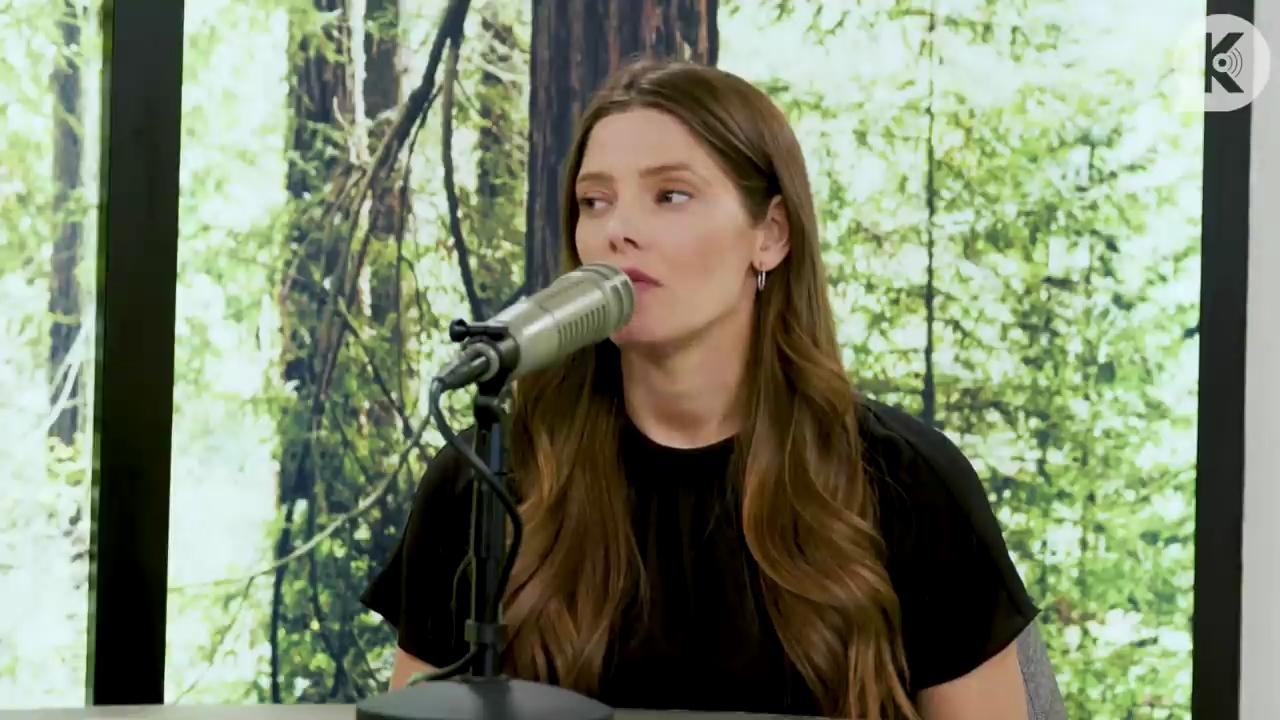 Ashley-Greene-dot-nl_TheTwilightEffect-BreakingDawnPart2-RewatchPart3of3-0575.jpg