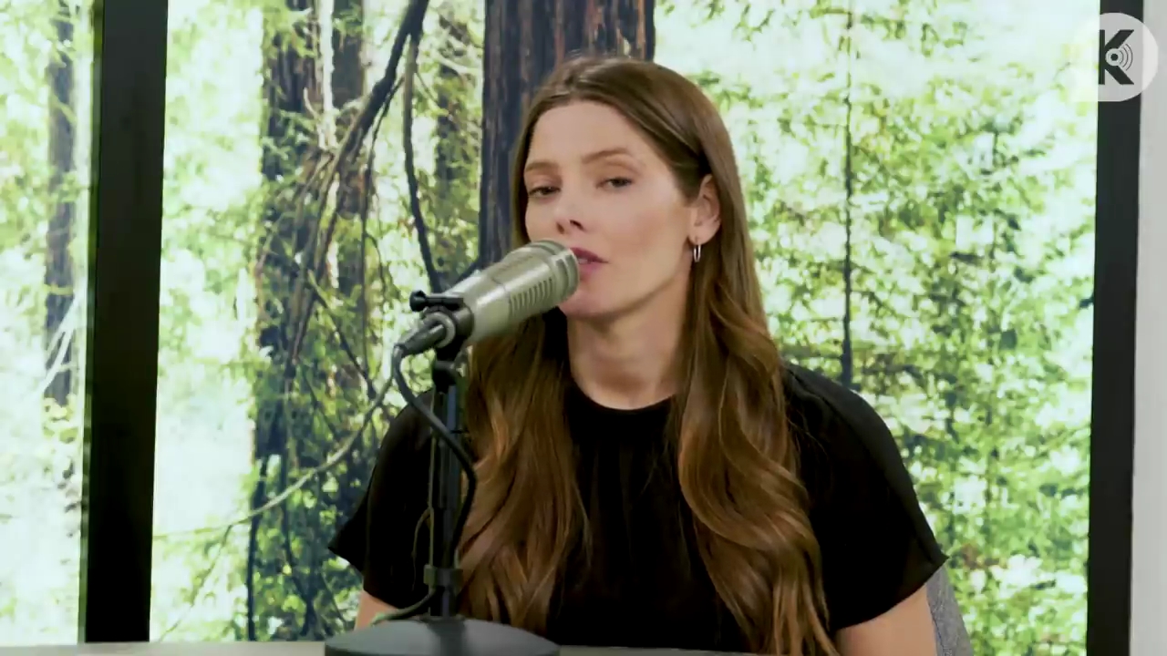 Ashley-Greene-dot-nl_TheTwilightEffect-BreakingDawnPart2-RewatchPart3of3-0576.jpg