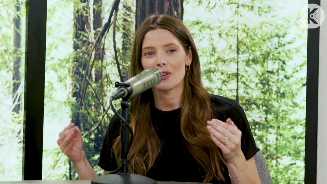 Ashley-Greene-dot-nl_TheTwilightEffect-BreakingDawnPart2-RewatchPart3of3-0582.jpg