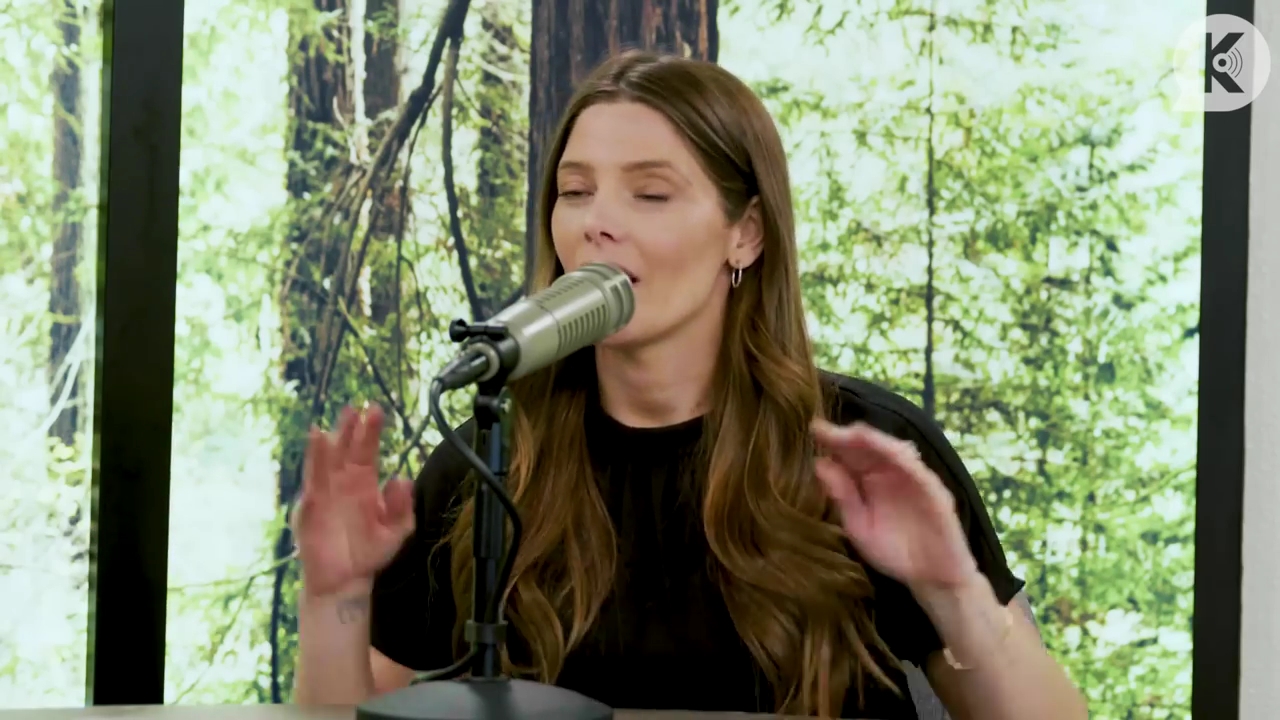 Ashley-Greene-dot-nl_TheTwilightEffect-BreakingDawnPart2-RewatchPart3of3-0584.jpg
