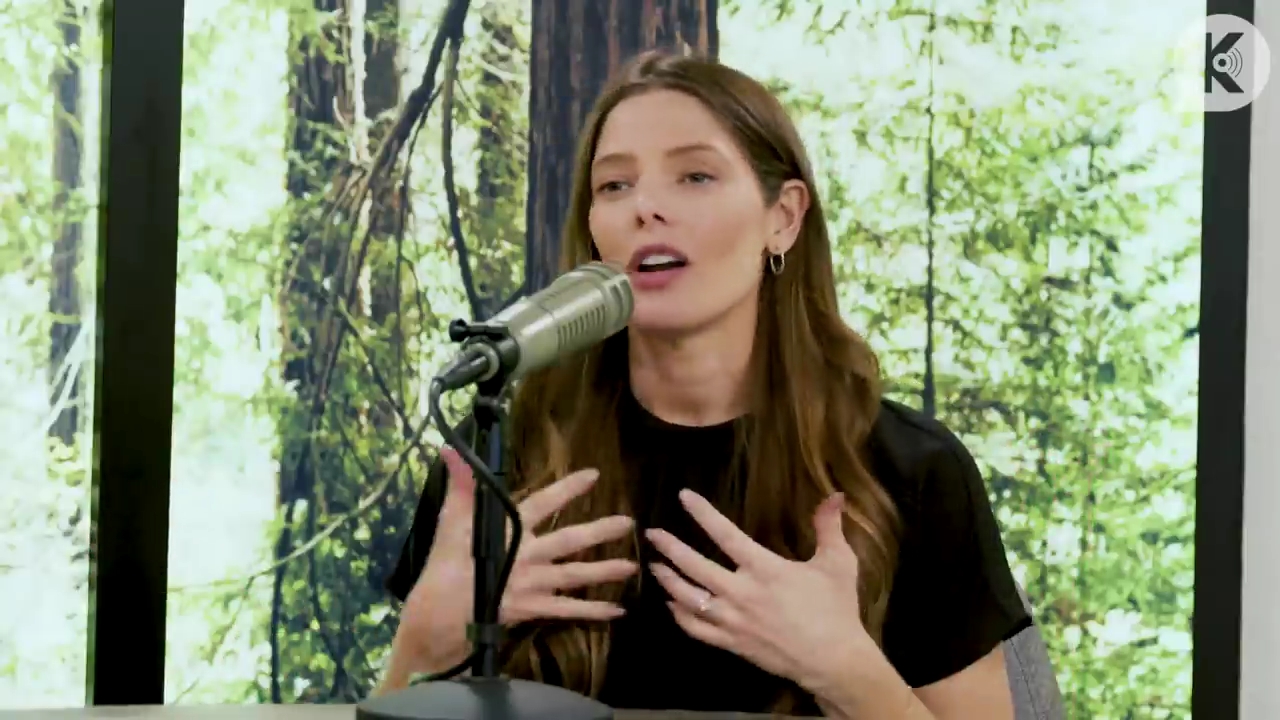 Ashley-Greene-dot-nl_TheTwilightEffect-BreakingDawnPart2-RewatchPart3of3-0650.jpg