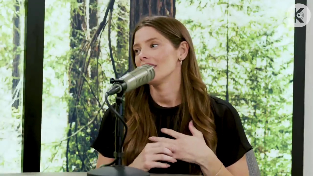 Ashley-Greene-dot-nl_TheTwilightEffect-BreakingDawnPart2-RewatchPart3of3-0653.jpg