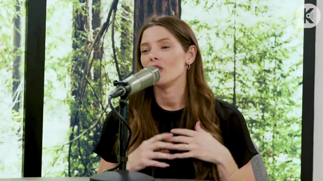 Ashley-Greene-dot-nl_TheTwilightEffect-BreakingDawnPart2-RewatchPart3of3-0654.jpg