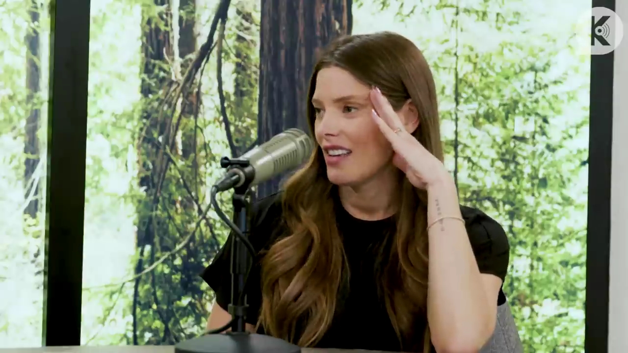 Ashley-Greene-dot-nl_TheTwilightEffect-BreakingDawnPart2-RewatchPart3of3-0698.jpg