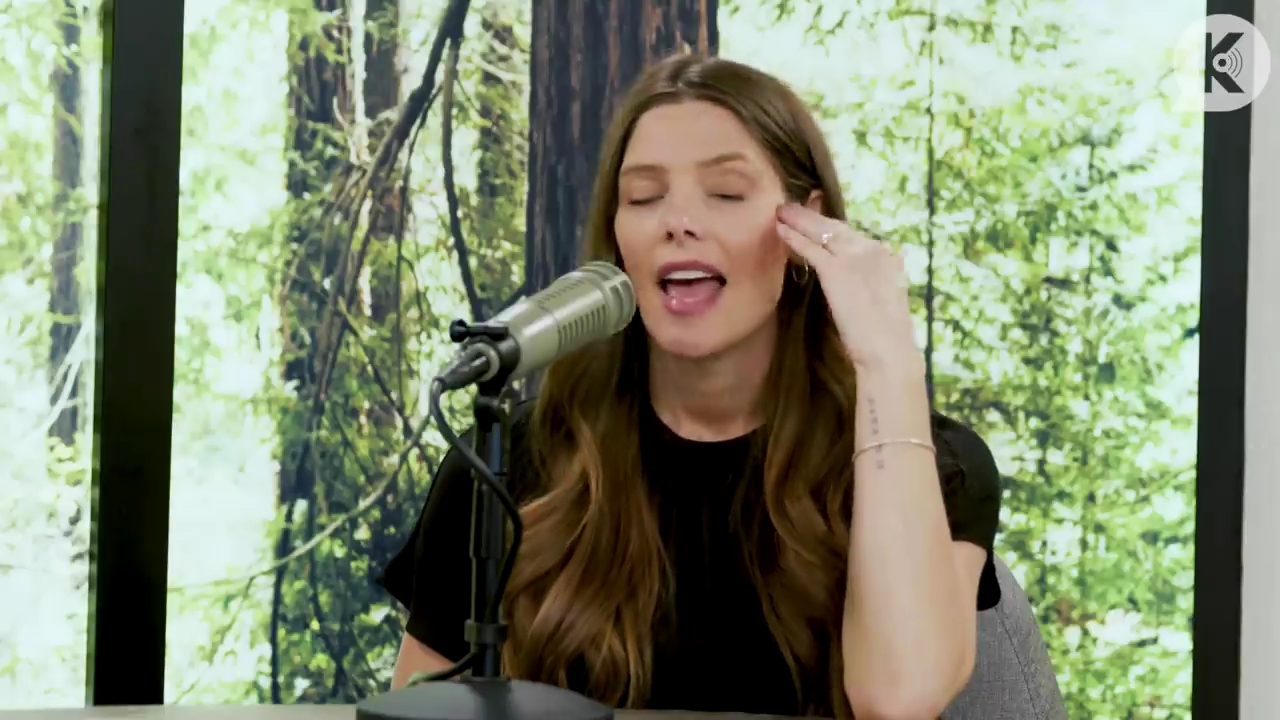 Ashley-Greene-dot-nl_TheTwilightEffect-BreakingDawnPart2-RewatchPart3of3-0719.jpg