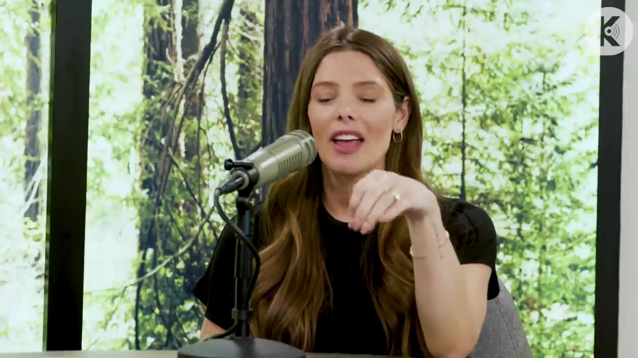 Ashley-Greene-dot-nl_TheTwilightEffect-BreakingDawnPart2-RewatchPart3of3-0724.jpg