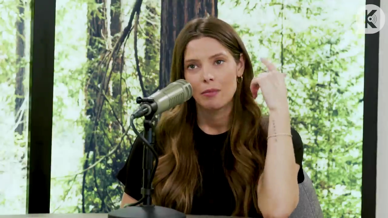 Ashley-Greene-dot-nl_TheTwilightEffect-BreakingDawnPart2-RewatchPart3of3-0725.jpg