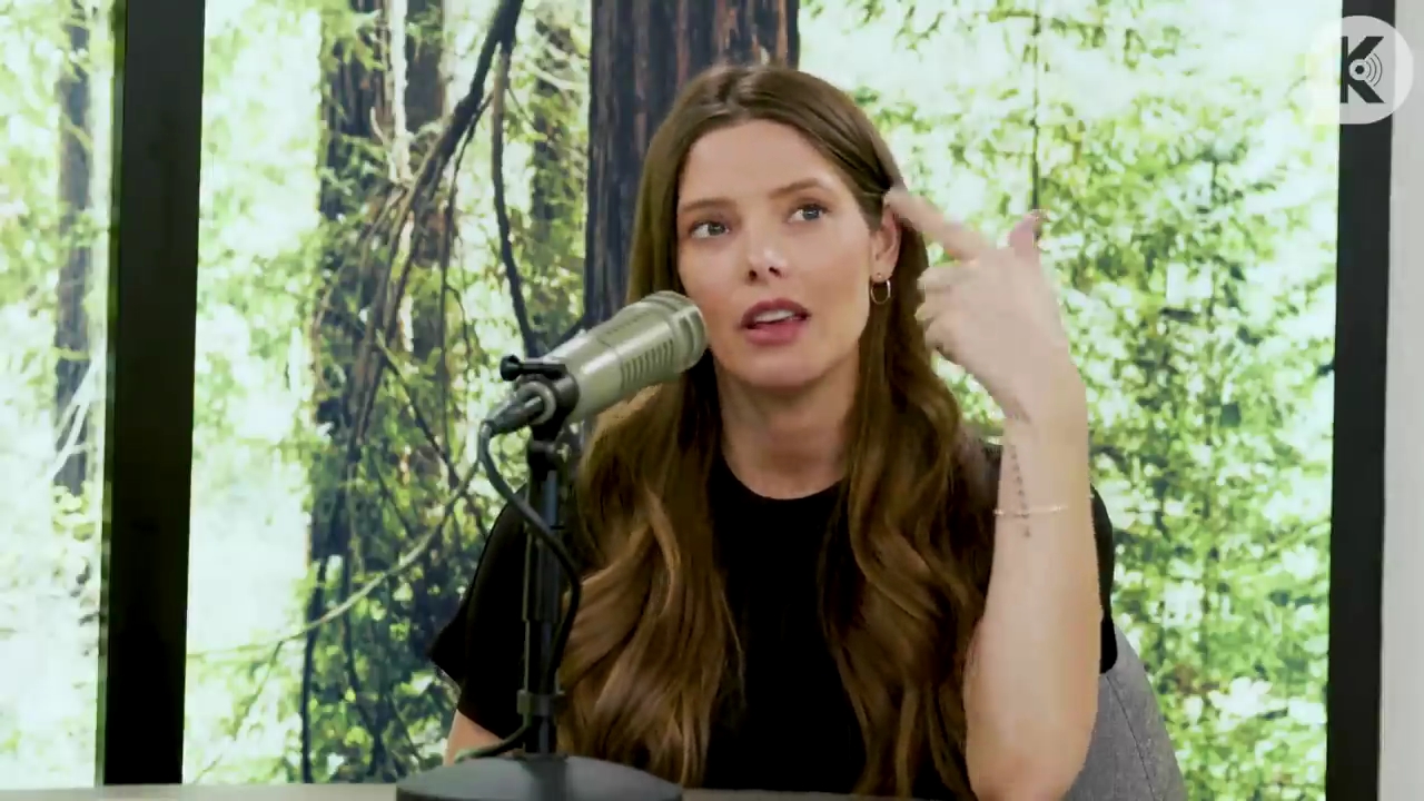 Ashley-Greene-dot-nl_TheTwilightEffect-BreakingDawnPart2-RewatchPart3of3-0726.jpg
