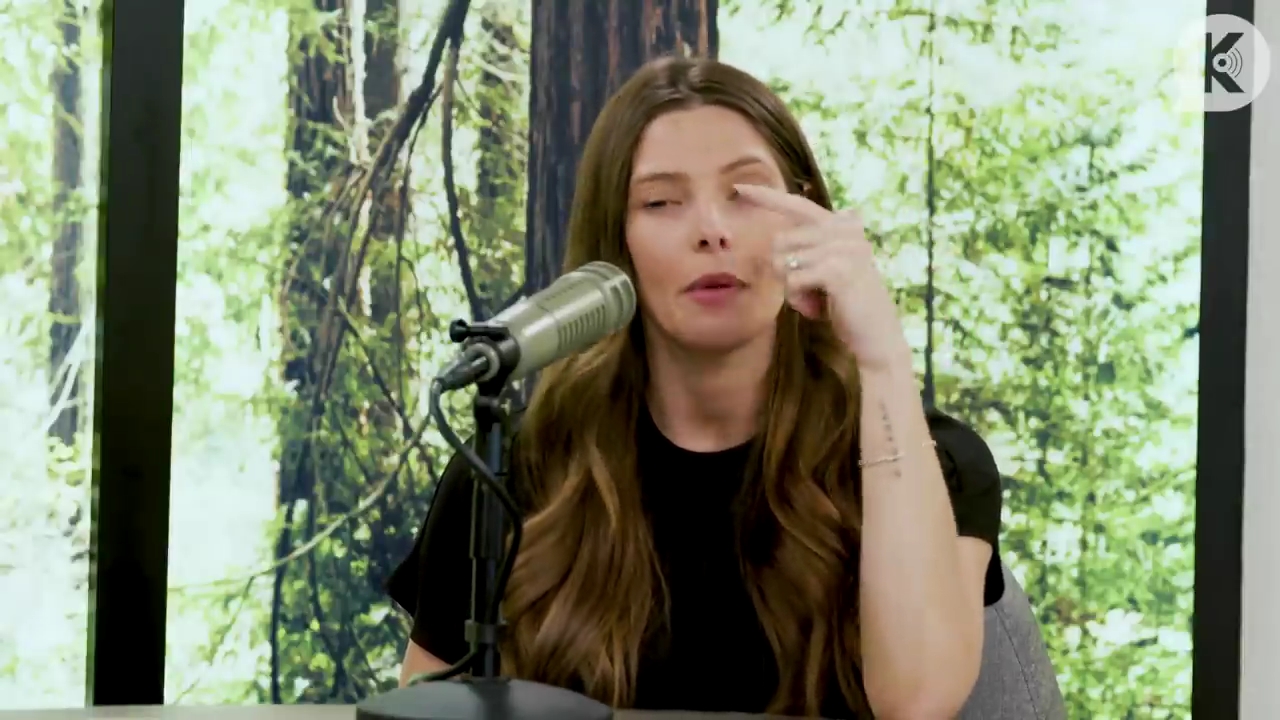 Ashley-Greene-dot-nl_TheTwilightEffect-BreakingDawnPart2-RewatchPart3of3-0727.jpg