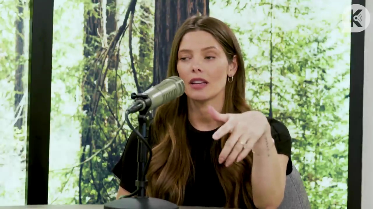 Ashley-Greene-dot-nl_TheTwilightEffect-BreakingDawnPart2-RewatchPart3of3-0728.jpg