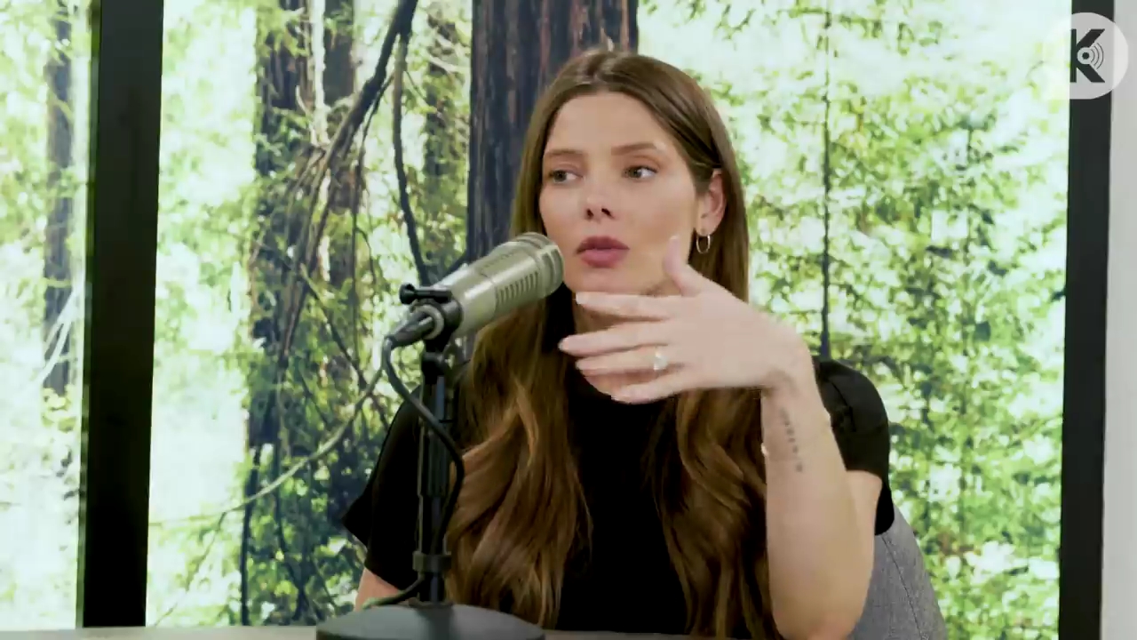 Ashley-Greene-dot-nl_TheTwilightEffect-BreakingDawnPart2-RewatchPart3of3-0729.jpg