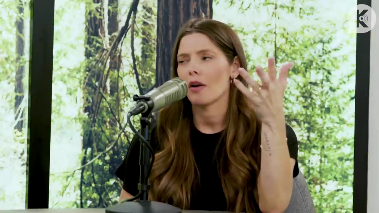 Ashley-Greene-dot-nl_TheTwilightEffect-BreakingDawnPart2-RewatchPart3of3-0735.jpg