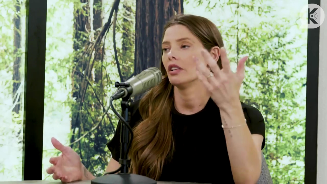 Ashley-Greene-dot-nl_TheTwilightEffect-BreakingDawnPart2-RewatchPart3of3-0783.jpg