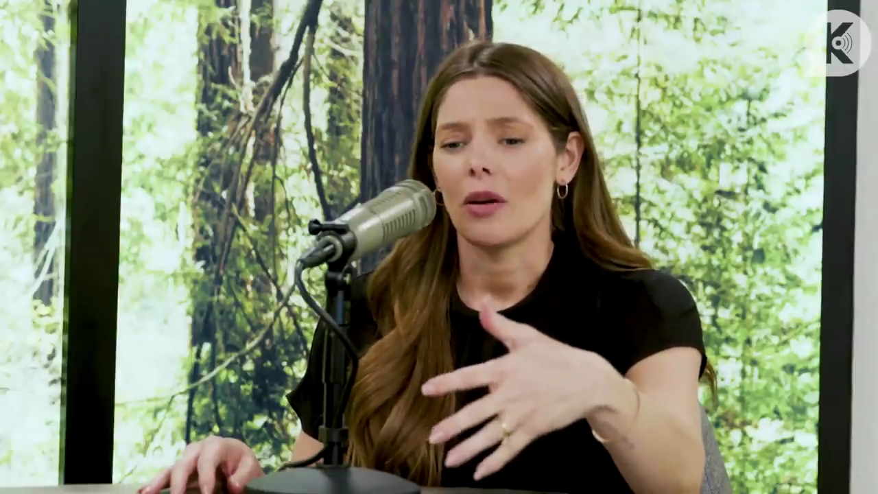 Ashley-Greene-dot-nl_TheTwilightEffect-BreakingDawnPart2-RewatchPart3of3-0804.jpg