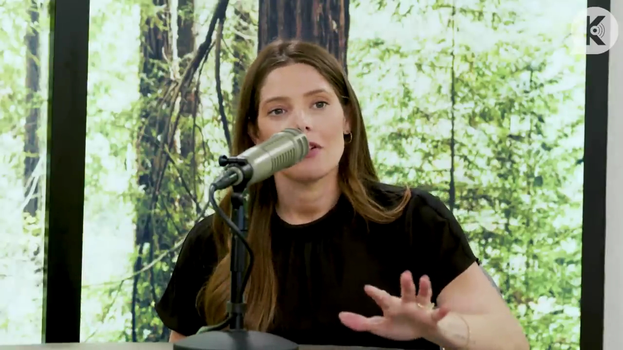 Ashley-Greene-dot-nl_TheTwilightEffect-BreakingDawnPart2-RewatchPart3of3-0857.jpg