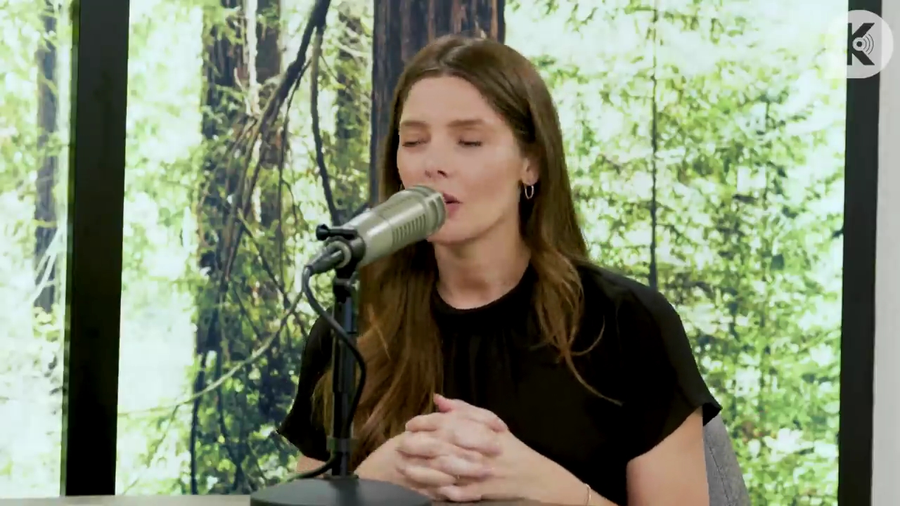 Ashley-Greene-dot-nl_TheTwilightEffect-BreakingDawnPart2-RewatchPart3of3-0915.jpg
