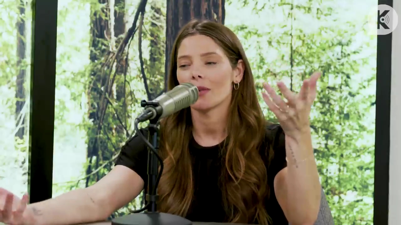 Ashley-Greene-dot-nl_TheTwilightEffect-BreakingDawnPart2-RewatchPart3of3-1150.jpg