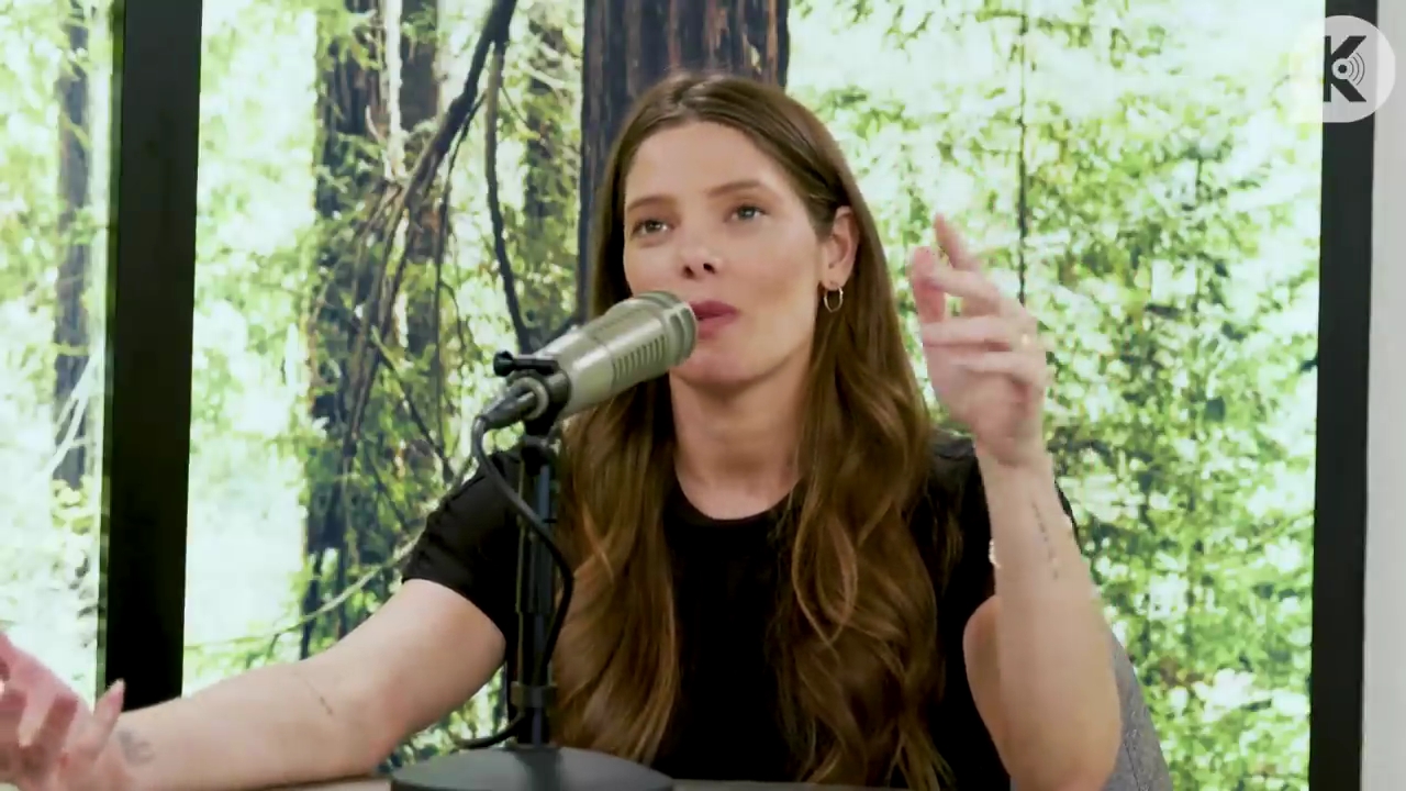 Ashley-Greene-dot-nl_TheTwilightEffect-BreakingDawnPart2-RewatchPart3of3-1151.jpg