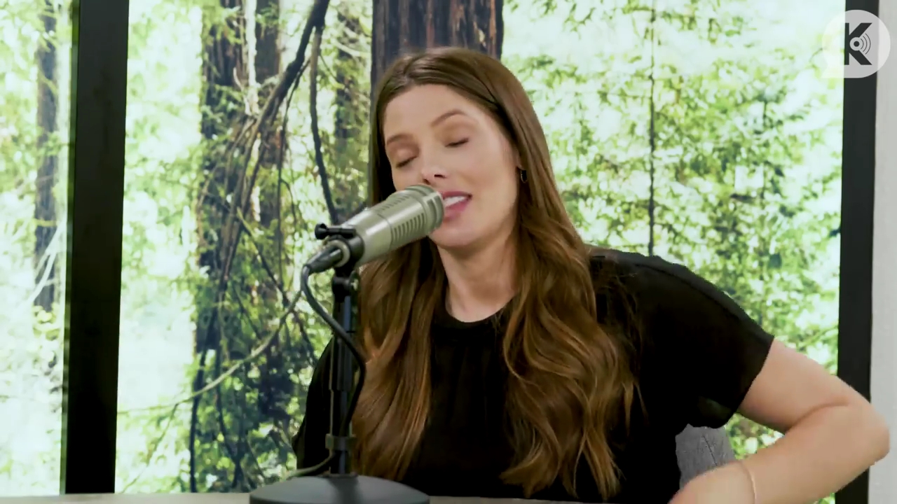 Ashley-Greene-dot-nl_TheTwilightEffect-BreakingDawnPart2-RewatchPart3of3-1194.jpg