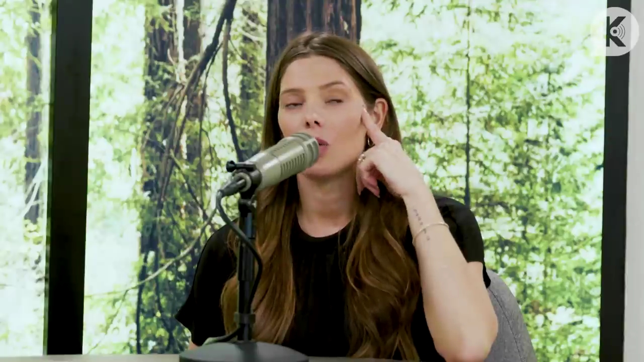 Ashley-Greene-dot-nl_TheTwilightEffect-BreakingDawnPart2-RewatchPart3of3-1206.jpg