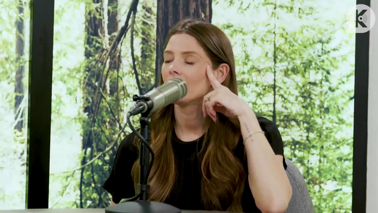 Ashley-Greene-dot-nl_TheTwilightEffect-BreakingDawnPart2-RewatchPart3of3-1210.jpg