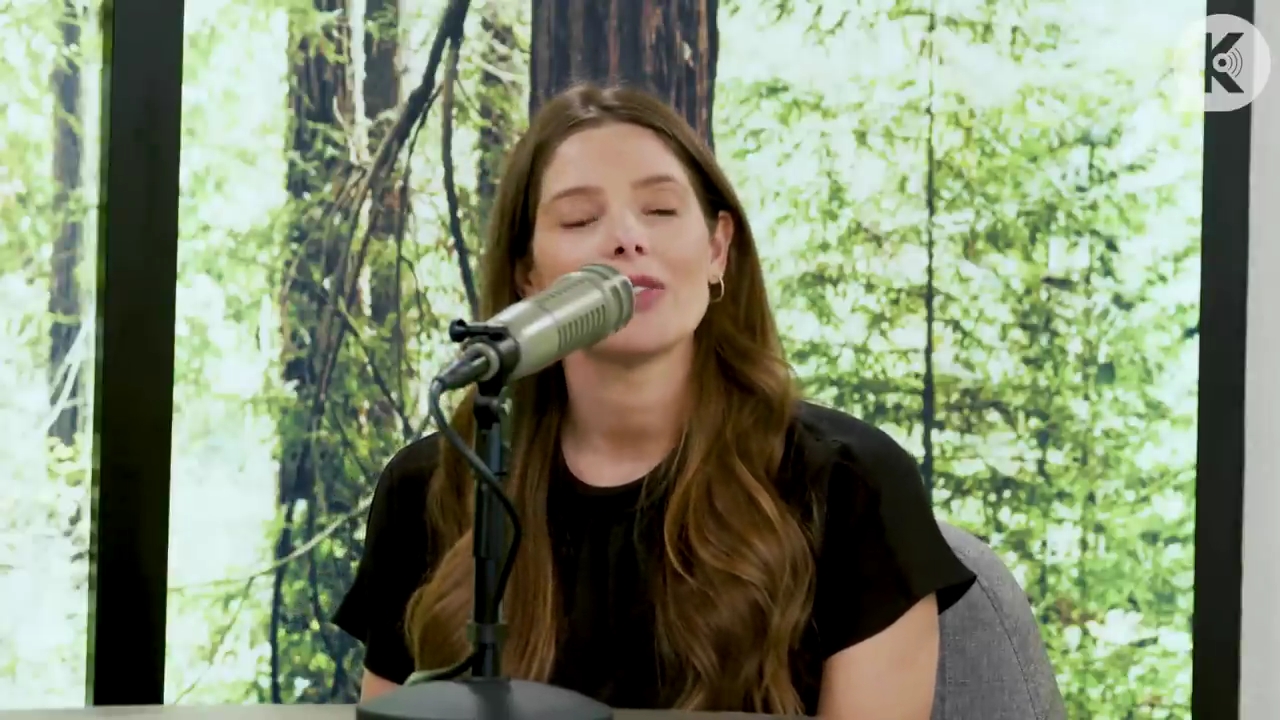 Ashley-Greene-dot-nl_TheTwilightEffect-BreakingDawnPart2-RewatchPart3of3-1220.jpg