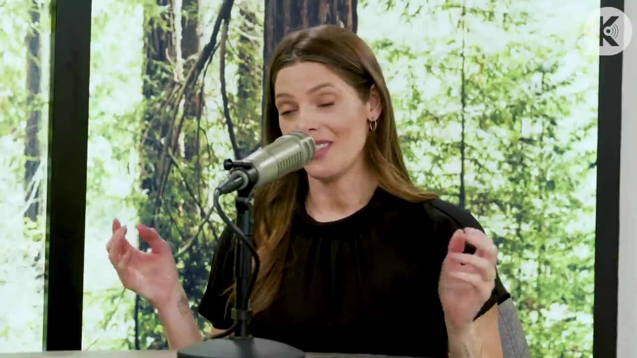 Ashley-Greene-dot-nl_TheTwilightEffect-BreakingDawnPart2-RewatchPart3of3-1366.jpg