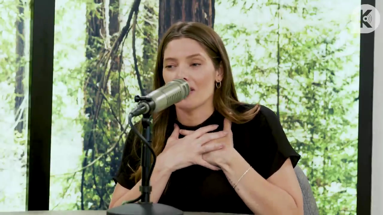 Ashley-Greene-dot-nl_TheTwilightEffect-BreakingDawnPart2-RewatchPart3of3-1377.jpg