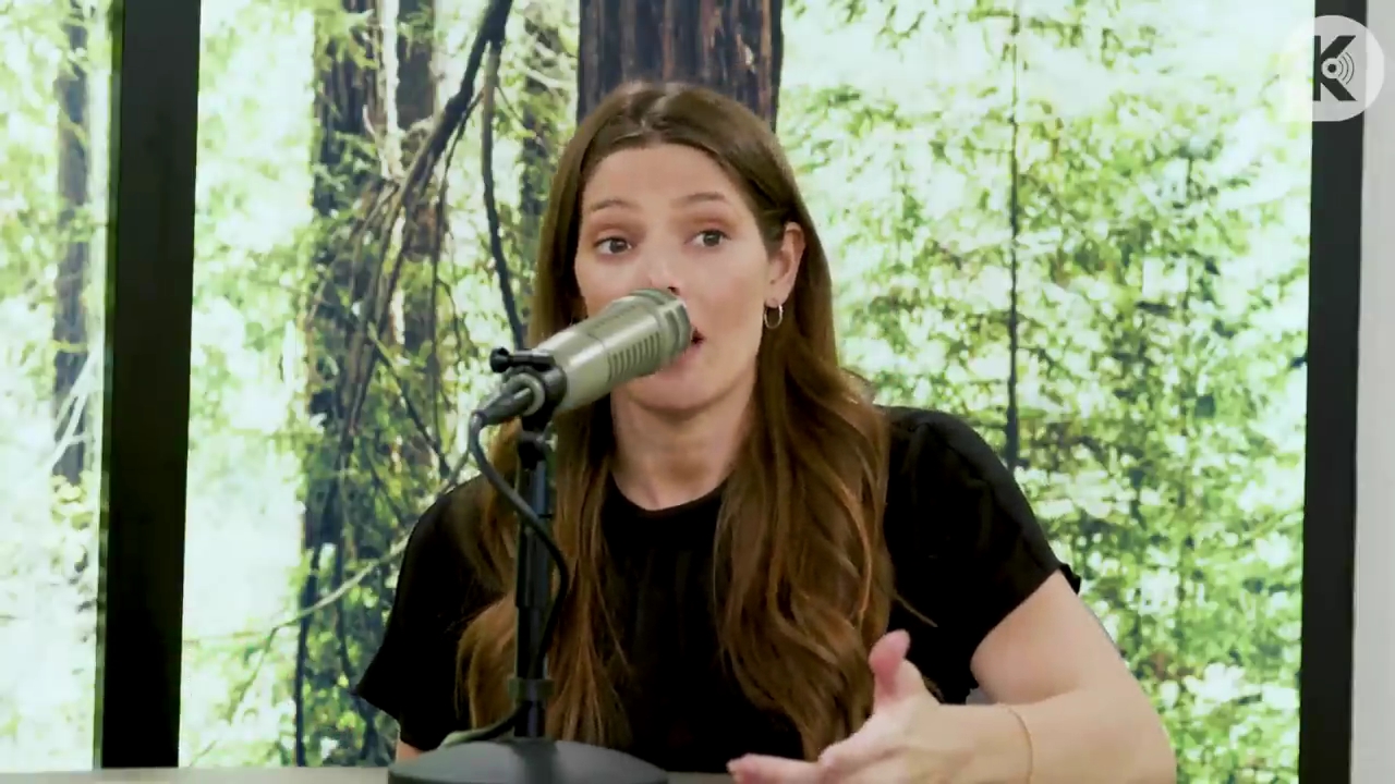 Ashley-Greene-dot-nl_TheTwilightEffect-BreakingDawnPart2-RewatchPart3of3-1510.jpg