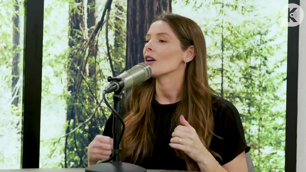 Ashley-Greene-dot-nl_TheTwilightEffect-BreakingDawnPart2-RewatchPart3of3-1521.jpg