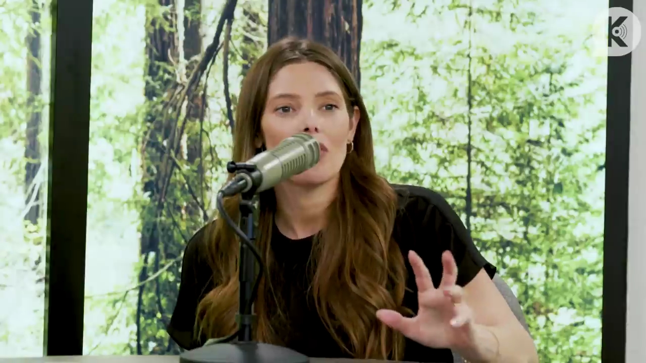 Ashley-Greene-dot-nl_TheTwilightEffect-BreakingDawnPart2-RewatchPart3of3-1540.jpg