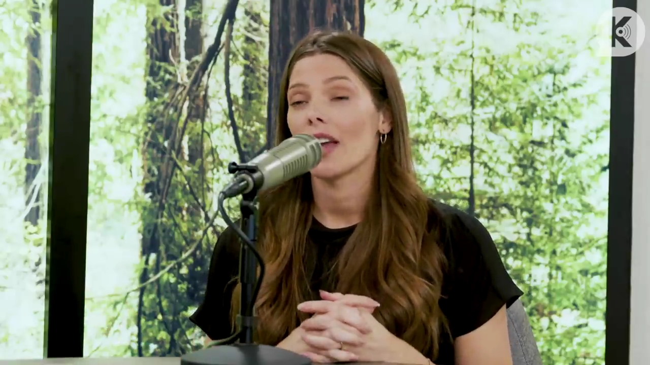 Ashley-Greene-dot-nl_TheTwilightEffect-BreakingDawnPart2-RewatchPart3of3-1603.jpg