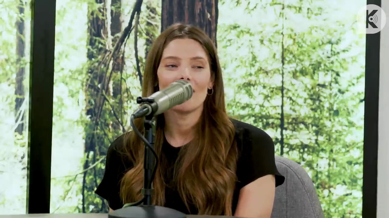 Ashley-Greene-dot-nl_TheTwilightEffect-BreakingDawnPart2-RewatchPart3of3-1697.jpg