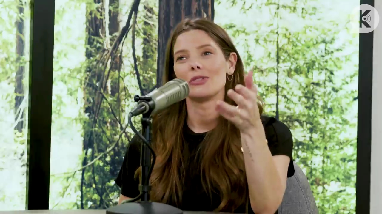 Ashley-Greene-dot-nl_TheTwilightEffect-BreakingDawnPart2-RewatchPart3of3-1724.jpg